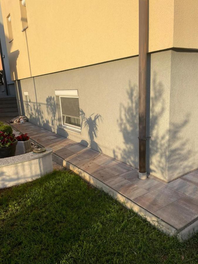 Moderne Souterrainwohnung ซริกเวนิซา ภายนอก รูปภาพ