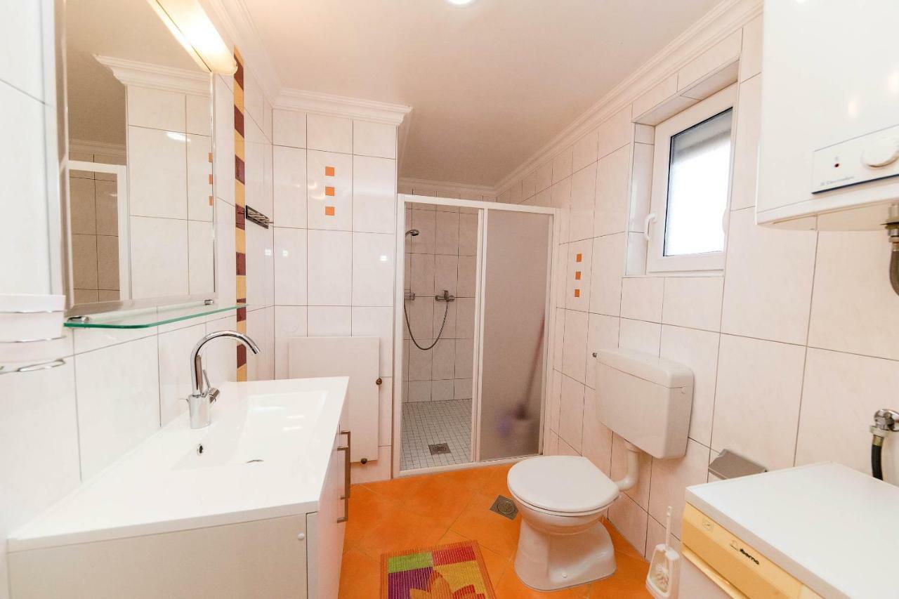 Moderne Souterrainwohnung ซริกเวนิซา ภายนอก รูปภาพ