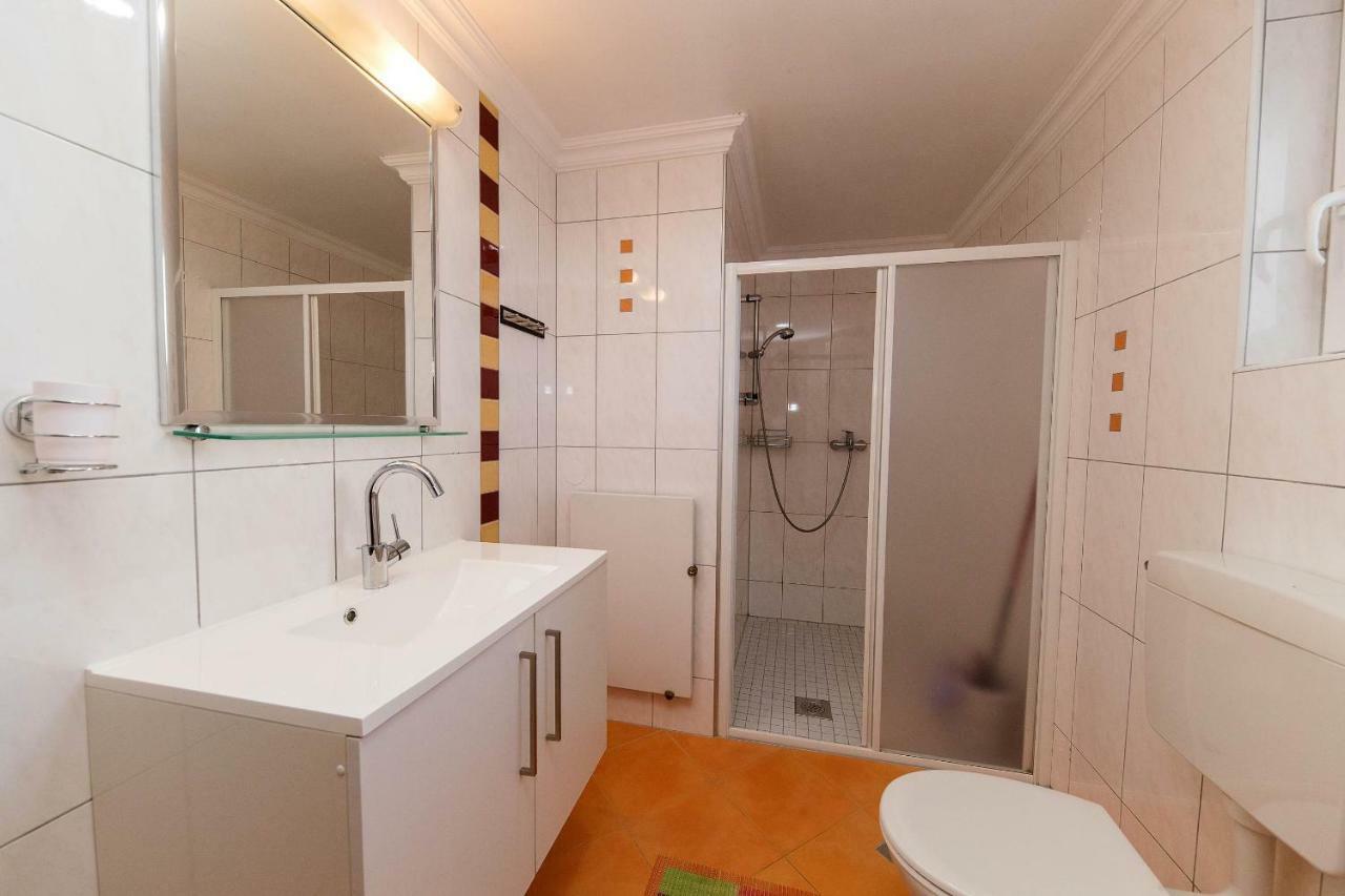 Moderne Souterrainwohnung ซริกเวนิซา ภายนอก รูปภาพ