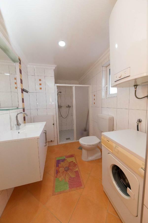 Moderne Souterrainwohnung ซริกเวนิซา ภายนอก รูปภาพ