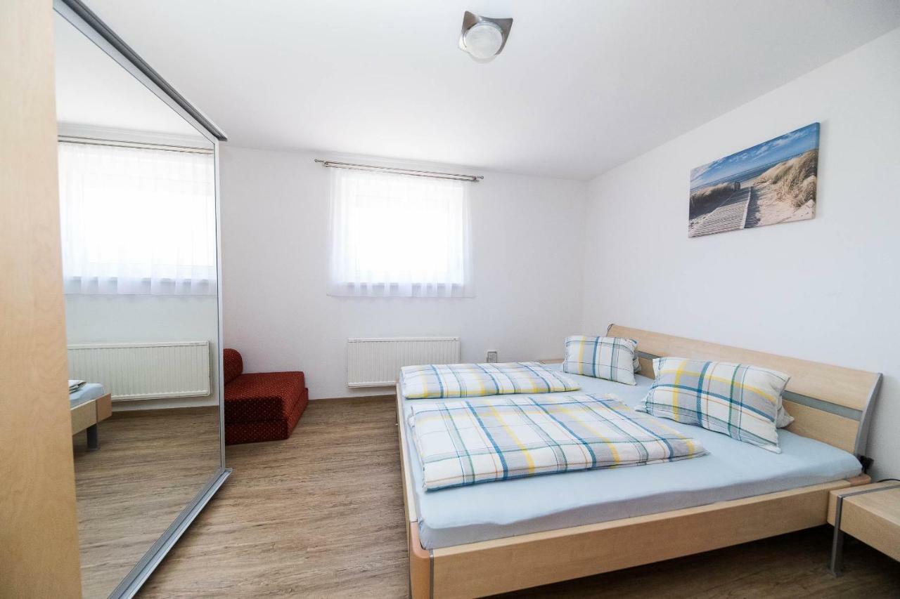 Moderne Souterrainwohnung ซริกเวนิซา ภายนอก รูปภาพ