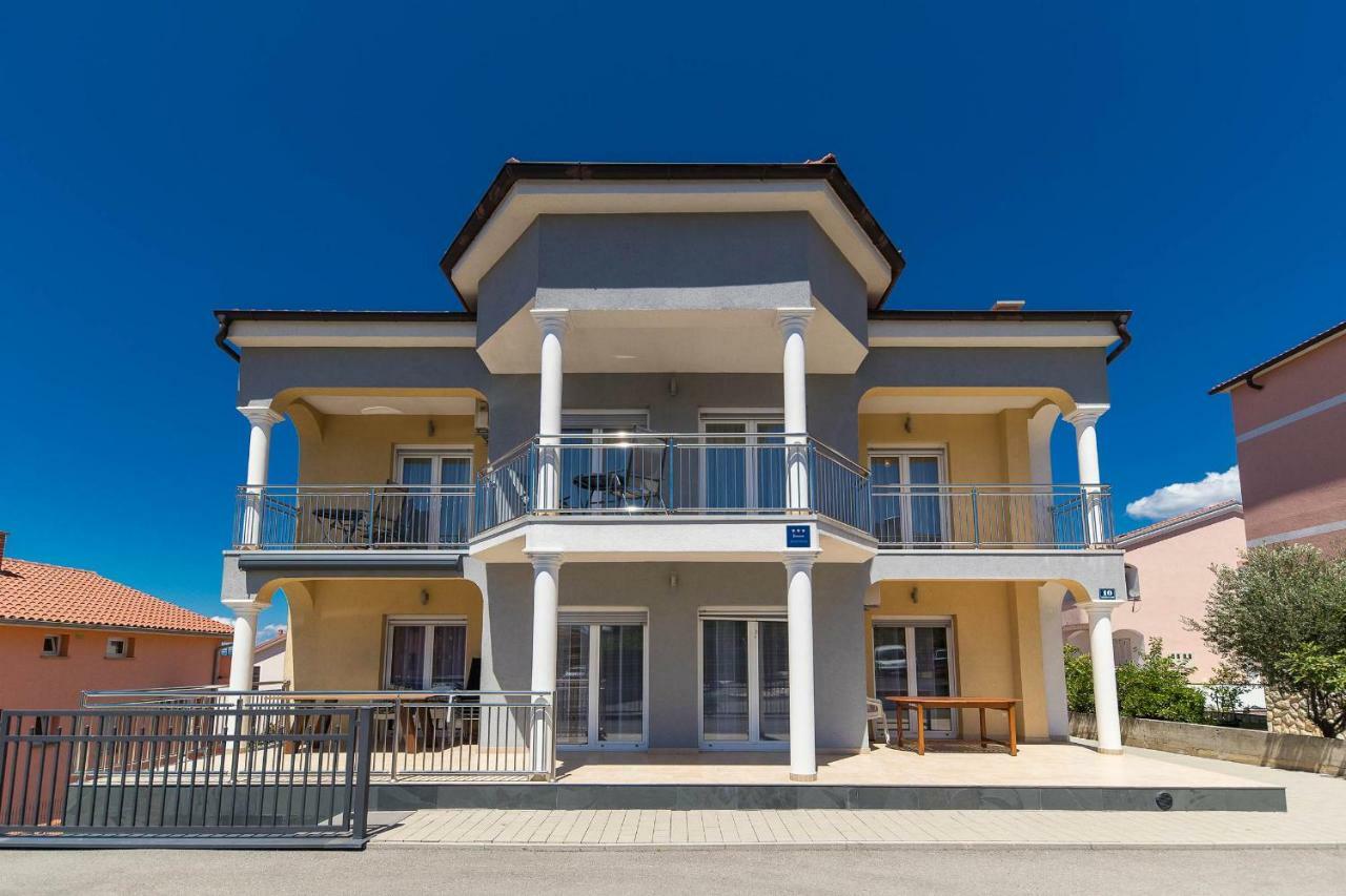 Moderne Souterrainwohnung ซริกเวนิซา ภายนอก รูปภาพ